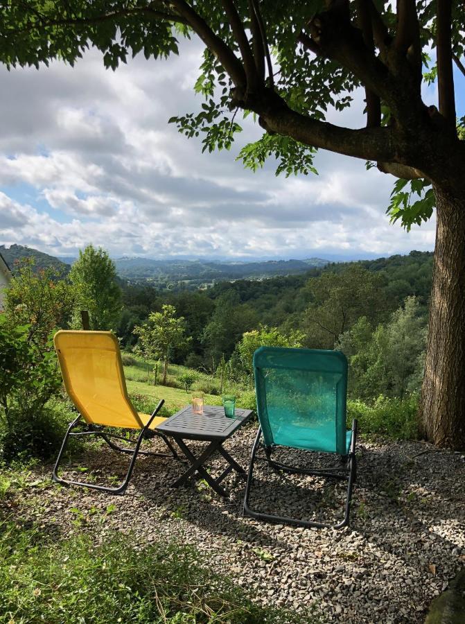La Cabane Des Coteaux Gan Exteriör bild
